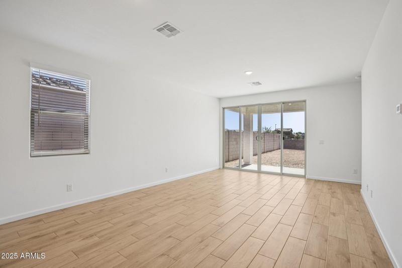 7-web-or-mls-La Senda Dr W-S0511-007