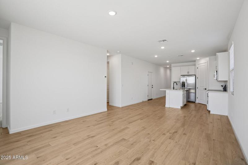 8-web-or-mls-La Senda Dr W-S0511-008