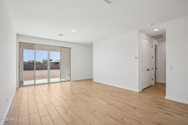 9-web-or-mls-La Senda Dr W-S0511-009