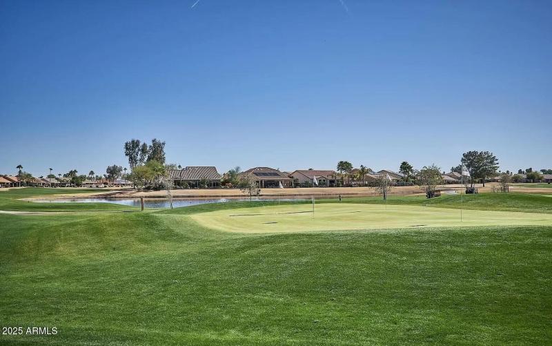 Oakwood Country Club putting green(1)