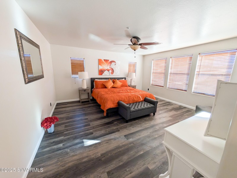 Primary Bedroom (15)