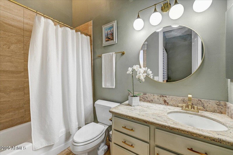 Guest Bathroom II en suite