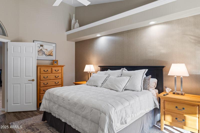 10115 E Bella Vista Dr-38