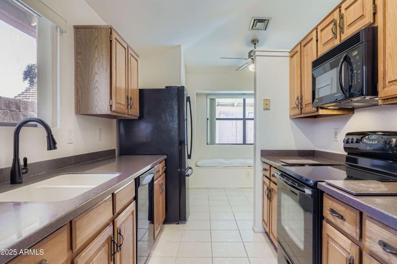 7113 W Julie Dr - MLS Sized - 007 - 10 K