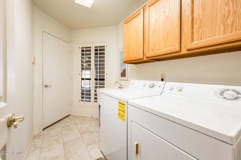 3813 E Desert Flower Ln - MLS-35