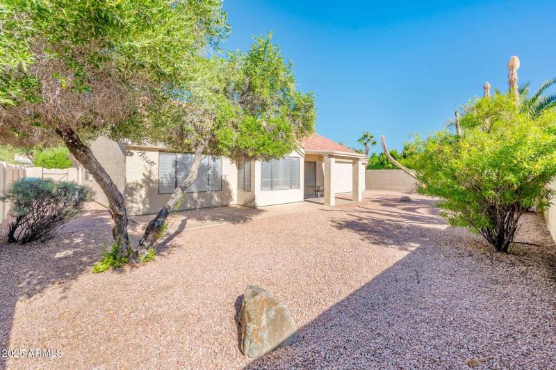 3813 E Desert Flower Ln - MLS-39