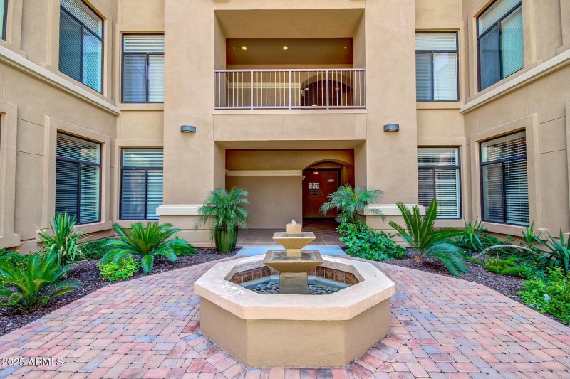 Community Courtyard Entries with Fountai