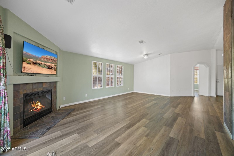 12-web-or-mls-42210-n-castle-hot-springs