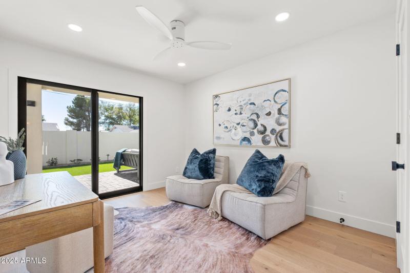 4333 E Fairmount Ave - 19