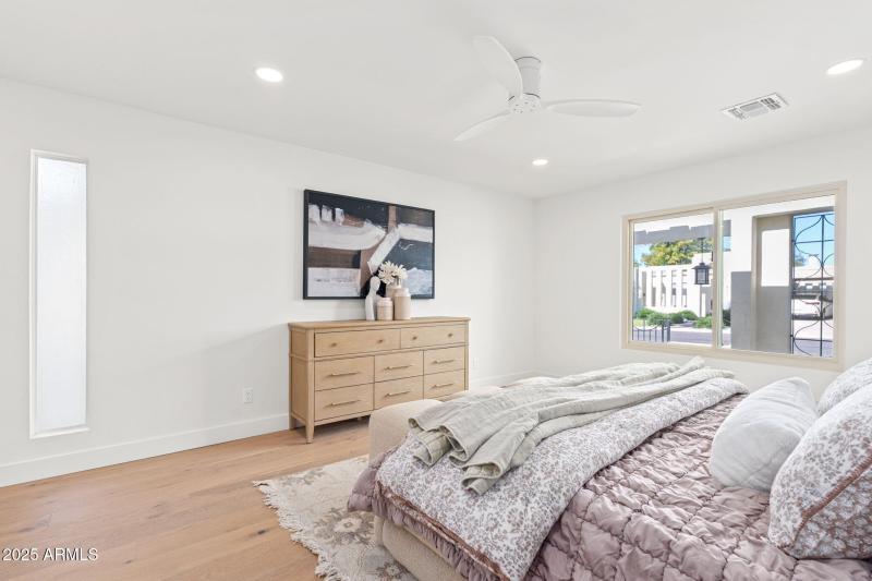 4333 E Fairmount Ave - 21