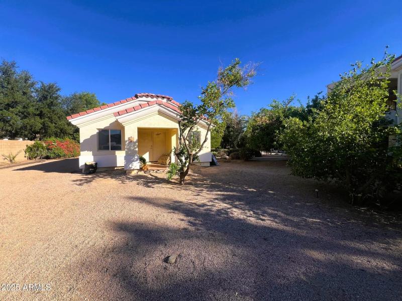 Detached office - 81st Ave