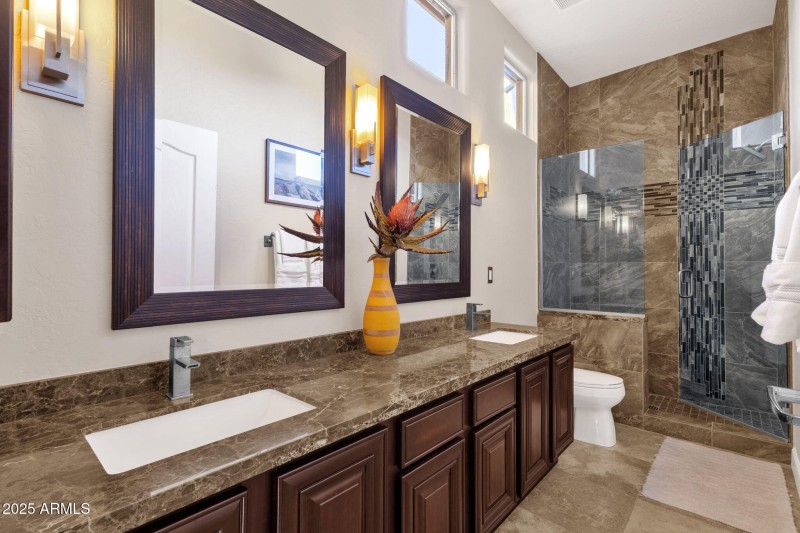 31-web-or-mls-12541-e-laurel-ln