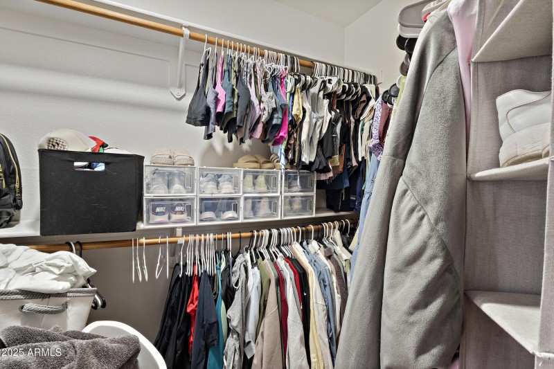 WALK IN CLOSET
