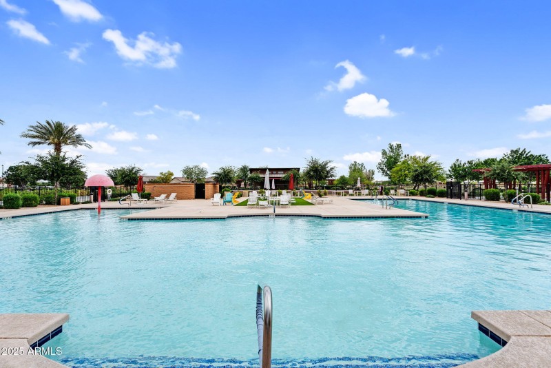 102-web-or-mls-OlivosNeighborhood-07