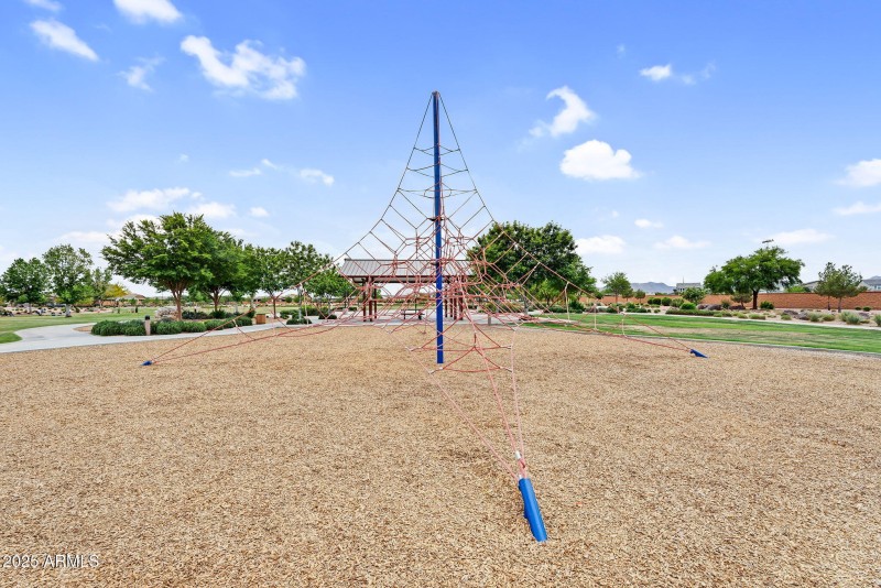 106-web-or-mls-OlivosNeighborhood-11