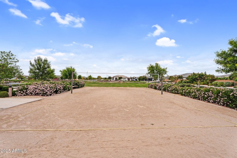 111-web-or-mls-OlivosNeighborhood-16