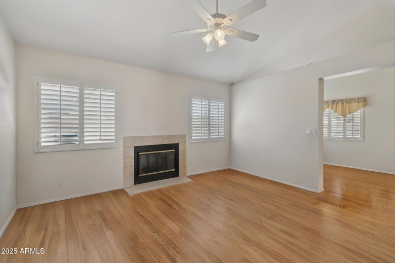 18-web-or-mls-9125-e-captain-dreyfus-ave