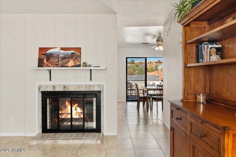 07-Living Room to Dining Area