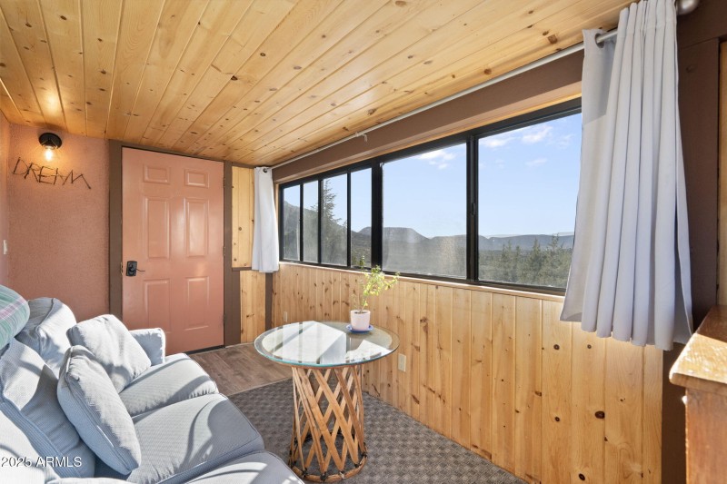 101-web-or-mls-QVB08770