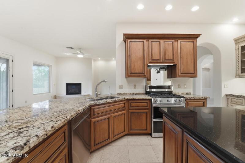 722 W Moon Valley Dr-08