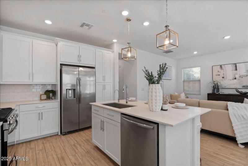 KITCHEN TOTALLY OPEN