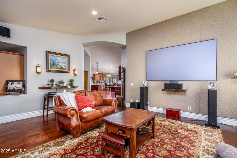 Flex: Can be Living/Dining!