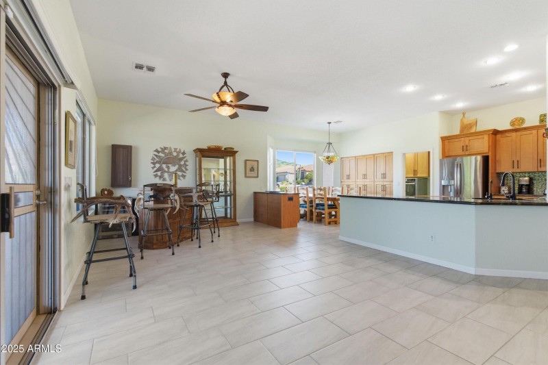 Large kitchen/dining areas