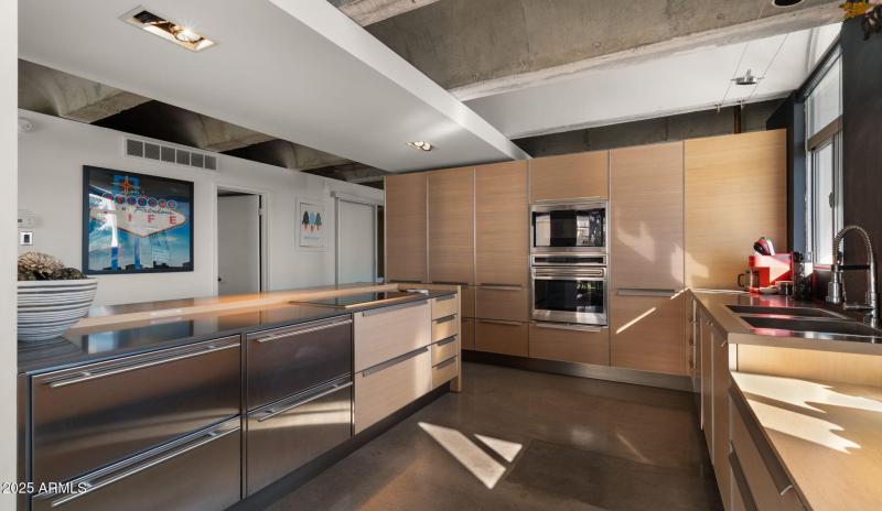 Sub-Zero Under-Counter Fridge & Freezer