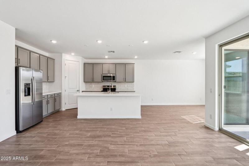 8-web-or-mls-W Camden Ave-S0711-008