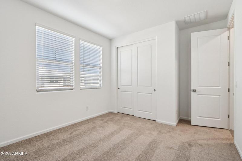 18-web-or-mls-W Camden Ave-S0711-018