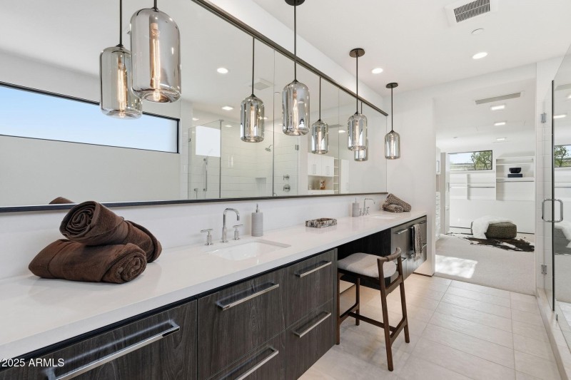 038_Primary Bathroom