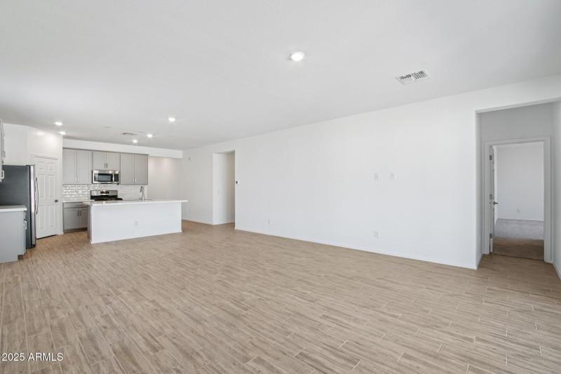 9-web-or-mls-W Mellen Ln-S3009-009