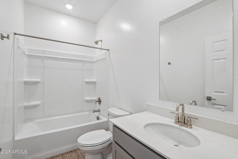 21-web-or-mls-W Mellen Ln-S3009-021