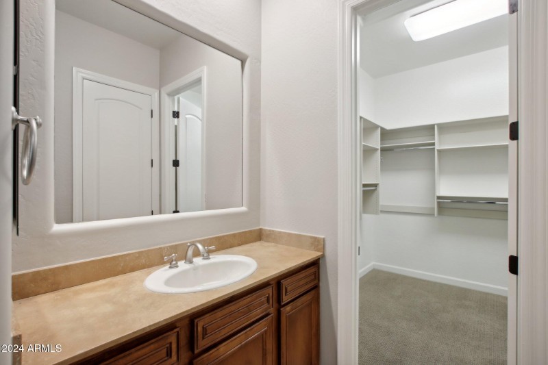 32-web-or-mls-E Via De Vaquero Dr-032