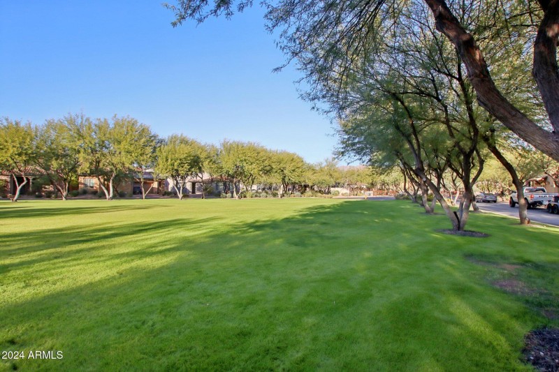 50-web-or-mls-E Via De Vaquero Dr-050