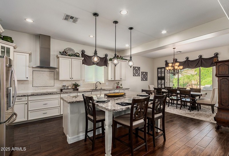 Classicaly styled Gourmet Kitchen