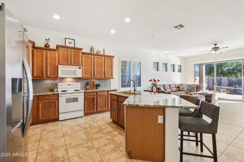 11-web-or-mls-W Sweet Acacia Dr-S0711-01