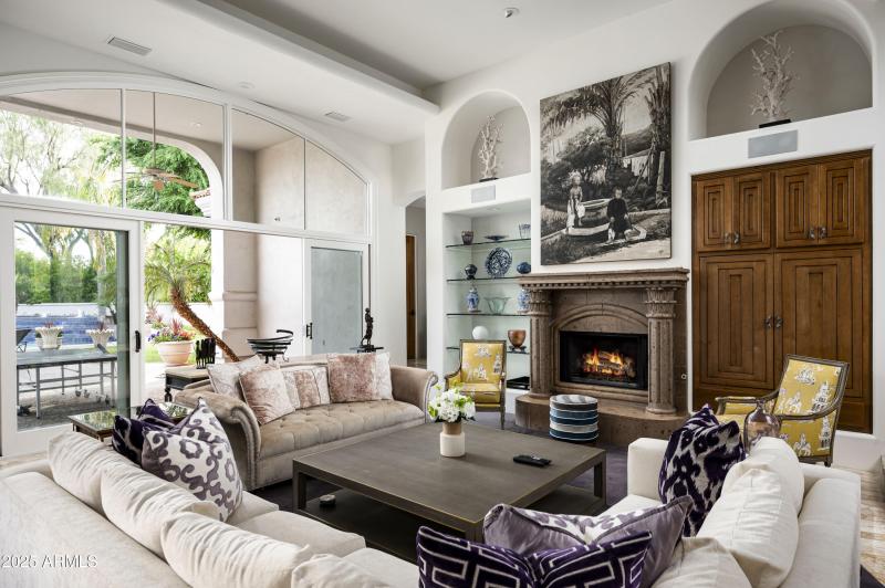 6649 E Berneil Dr-11