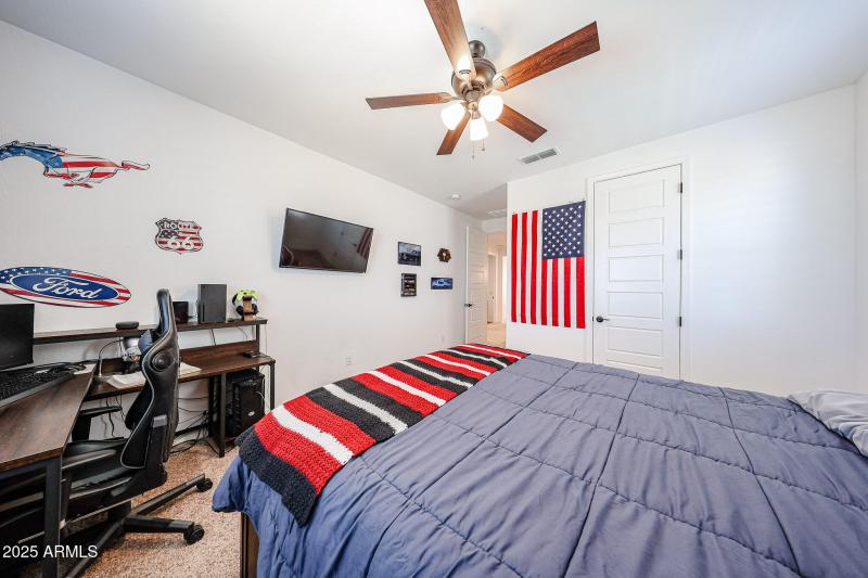 Bderoom 2 off of Cove