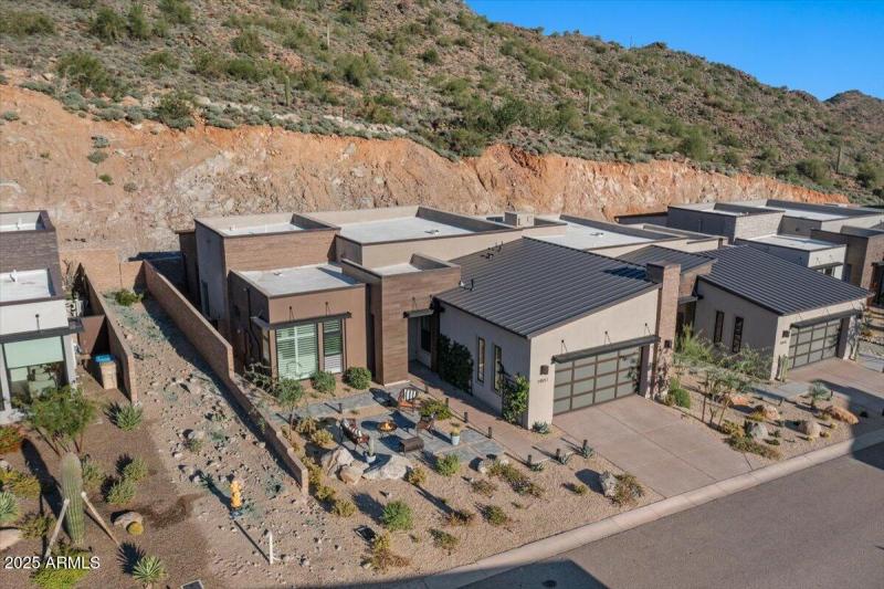 06-Aerial front of home