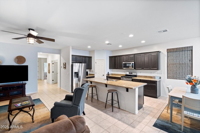 06-Family Room to Kitchen