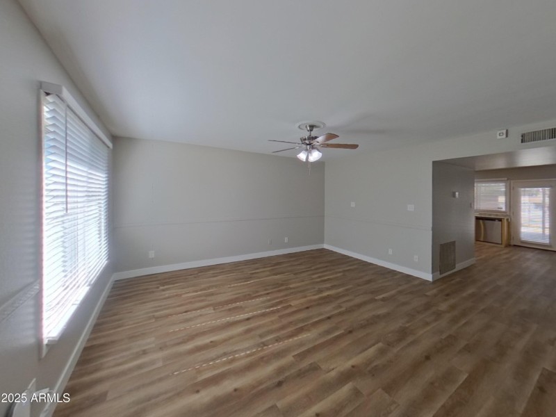 2_pc_vhAVlP4o58_ne9T5JKf7E_layout_1