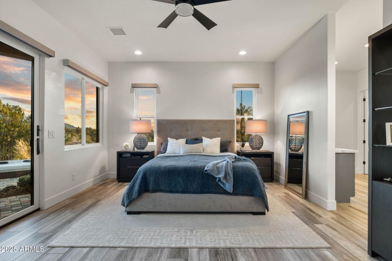 25-Primary Bedroom (1)