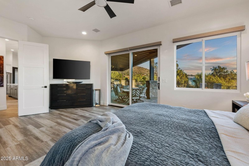 27-Primary Bedroom (3)