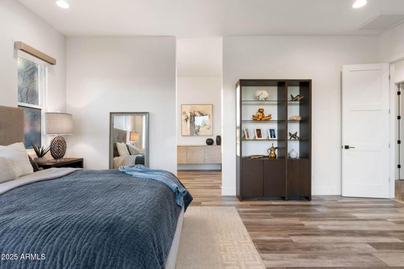 28-Primary Bedroom (4)