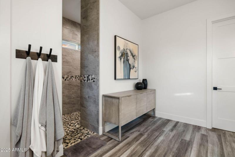 30-Primary Bathroom (2)