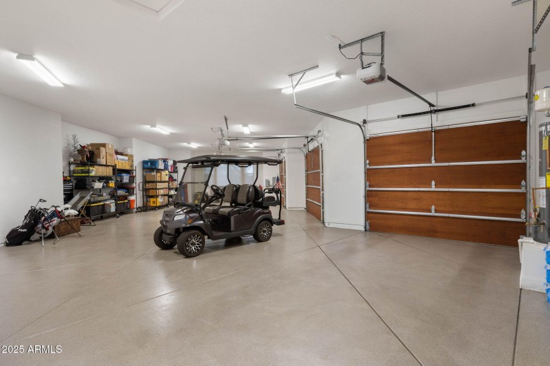 44-Garage Interior (1)