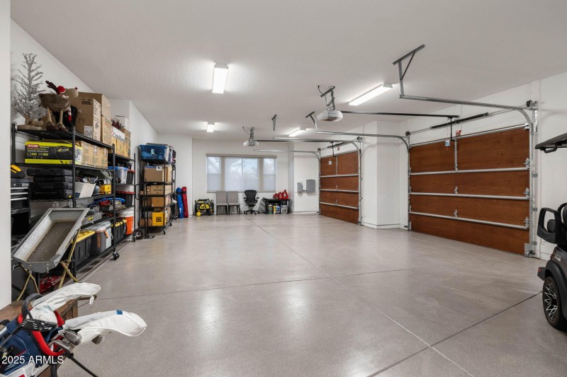 45-Garage Interior (2)