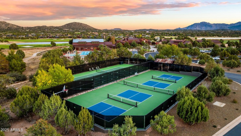 19 Tennis & Pickle Ball Courts