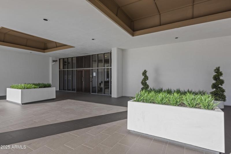 0018 East Lobby Courtyard